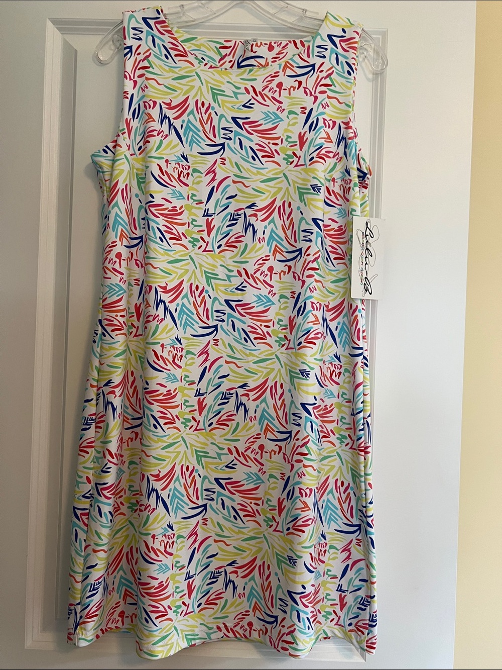 Lulu-B White Multicolor Leaf-Print Sleeveless Shift Dress